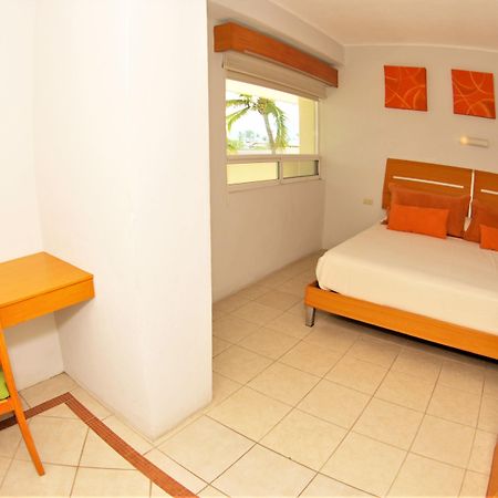 Camino Real Manzanillo Hotel Exterior photo