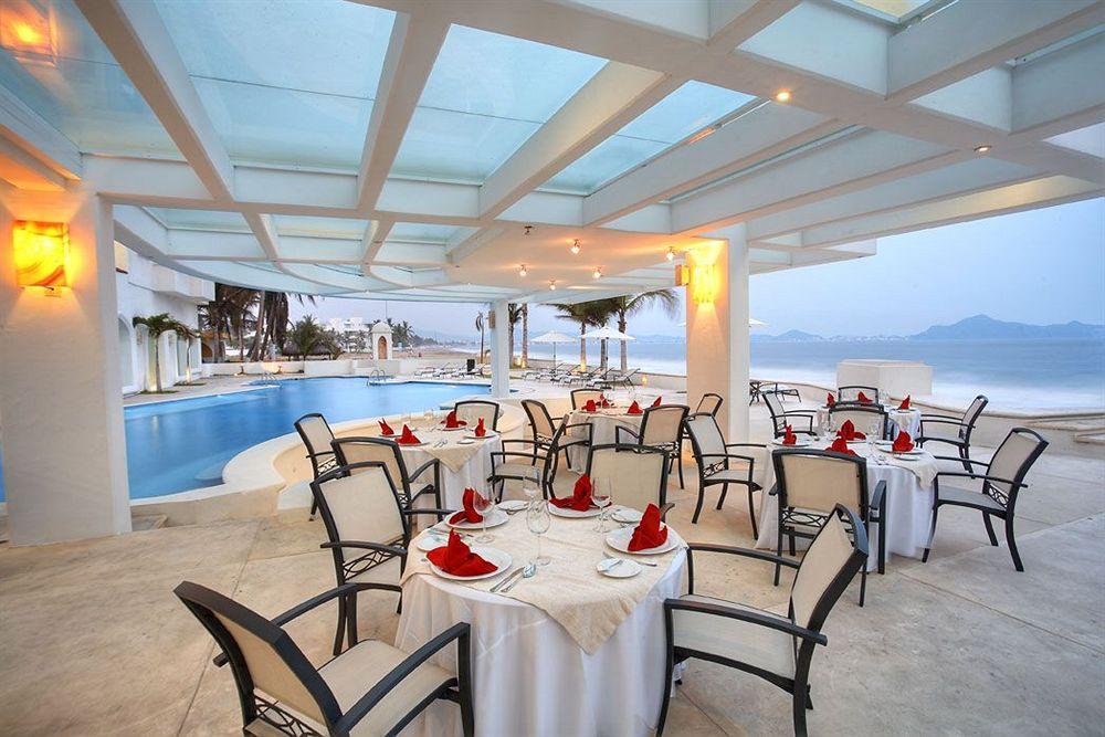 Camino Real Manzanillo Hotel Restaurant photo