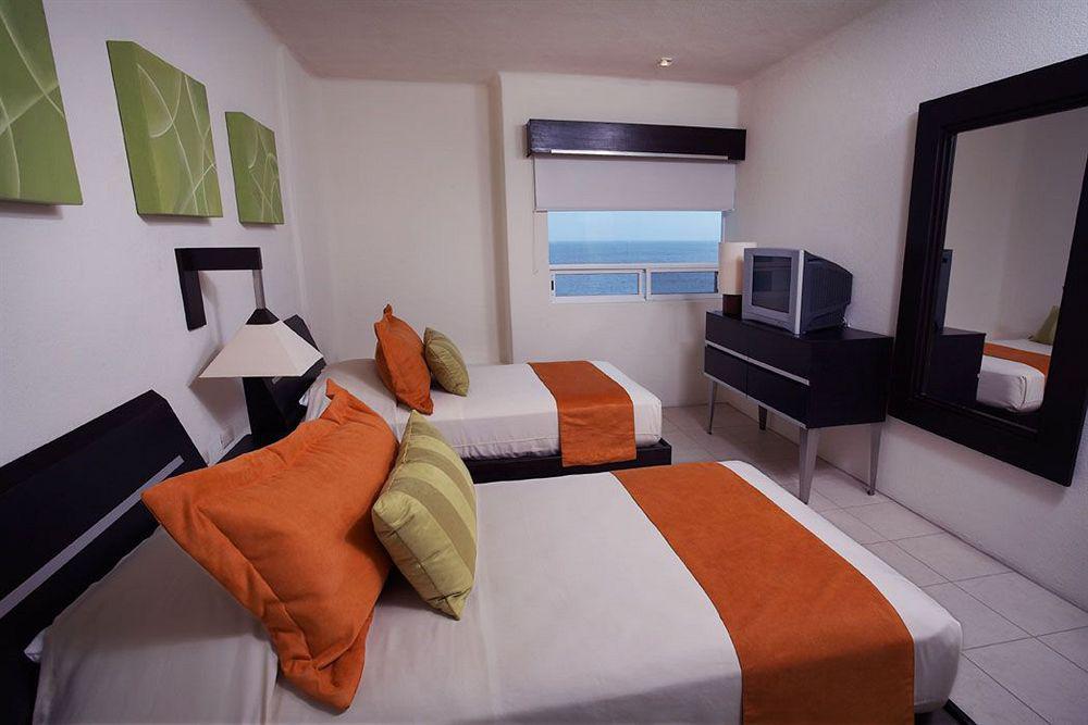 Camino Real Manzanillo Hotel Room photo