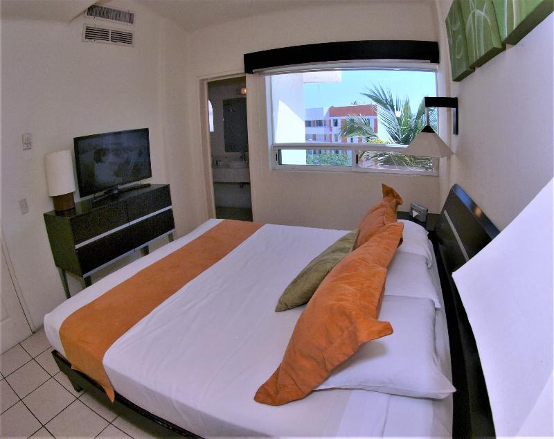 Camino Real Manzanillo Hotel Exterior photo