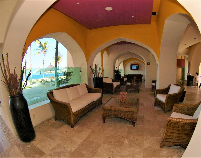 Camino Real Manzanillo Hotel Exterior photo