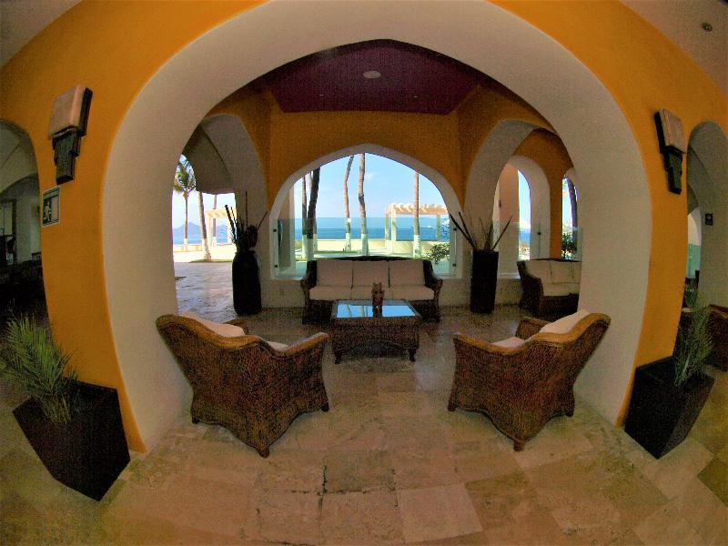 Camino Real Manzanillo Hotel Exterior photo