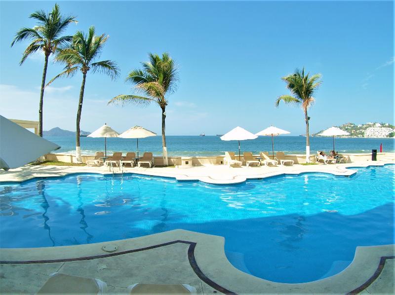 Camino Real Manzanillo Hotel Exterior photo