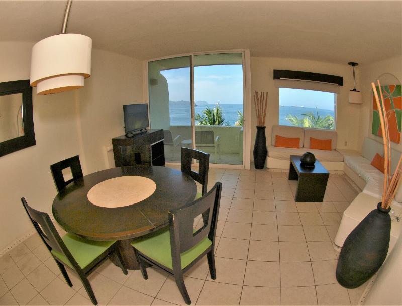 Camino Real Manzanillo Hotel Exterior photo